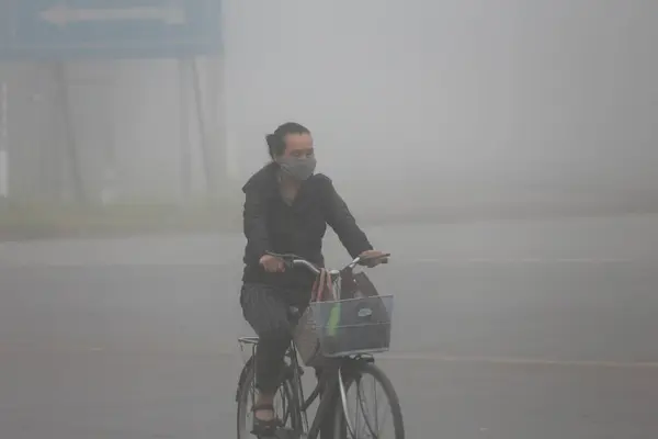 Çin Kuzeybatısındaki Ningxia Hui Özerk Bölgesi Nde Yoğun Sis Altında — Stok fotoğraf