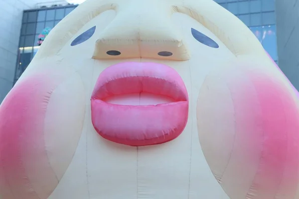 Een Meter Hoge Gigantische Opblaasbare Kobitos Een Populaire Japanse Tekenfilm — Stockfoto
