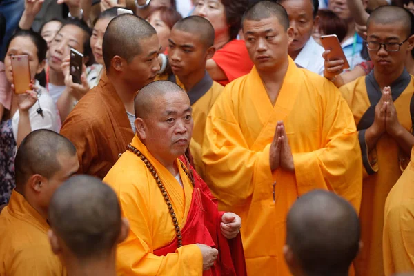 Shi Yongxin Izquierda Abad Del Templo Shaolin Fotografiado Durante Primer —  Fotos de Stock