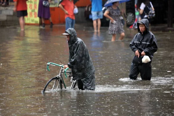 Local Resident Pushes His Bike Flooded Road Caused Torrential Rain — Stock Photo, Image
