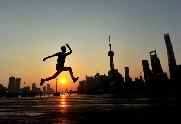 Kora Reggeli Jelenetek Bund Egy Kocogó Skyline Pudong Lujiazui Pénzügyi — Stock Fotó