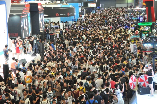 2017年7月29日 在中国上海新国际博览中心 斯涅克 参观者聚集在第十五届中国数字娱乐博览会 也被称为2017年中国欢乐 — 图库照片