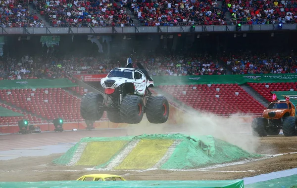 Camion Monster Jam Esegue Acrobazie Selvagge Durante Monster Jam 2017 — Foto Stock