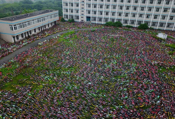 Vista Aérea Bicicletas Serviços Chineses Compartilhamento Bicicletas Empilhadas Parque Infantil — Fotografia de Stock