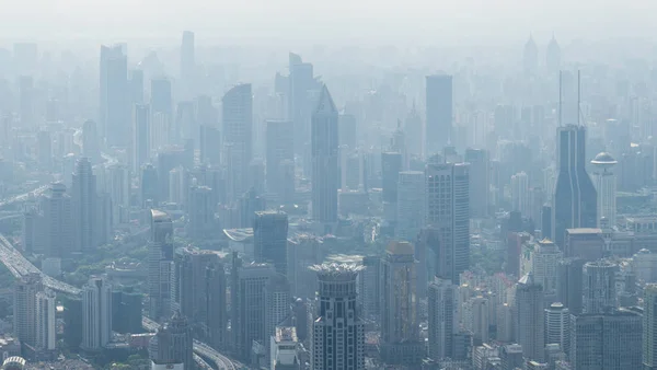 Yüksek Binalar Gökdelenler Şanghay Lujiazui Finans Bölgesi Nde Ağır Smog — Stok fotoğraf