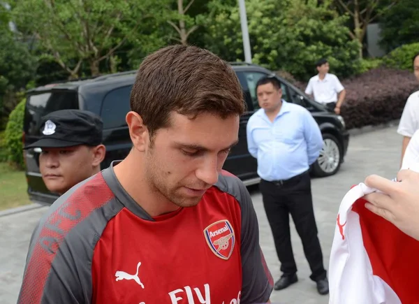 Giocatore Calcio Argentino Emiliano Martinez Dell Arsenal Segni Tifosi Dopo — Foto Stock