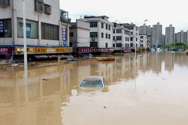 Car Half Submerged Floodwater Flooded Street Caused Heavy Rain Ningxiang — Stock Photo, Image