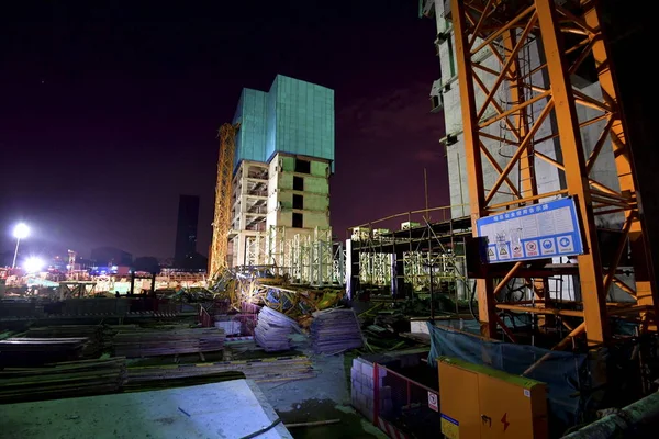 Misvormde Stalen Structuur Van Een Ingestorte Toren Kraan Zien Een — Stockfoto