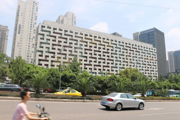 Vista Del Edificio Residencial Con Forma Del Código Superficie Chongqing —  Fotos de Stock