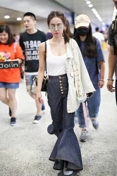 Tayvanlı Şarkıcı Jolin Tsai Giymiş Seksi Beyaz Yelek Shanghai Pudong — Stok fotoğraf