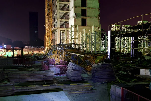 Деформированная Стальная Конструкция Разрушенного Башенного Крана Видна Строительной Площадке Районе — стоковое фото
