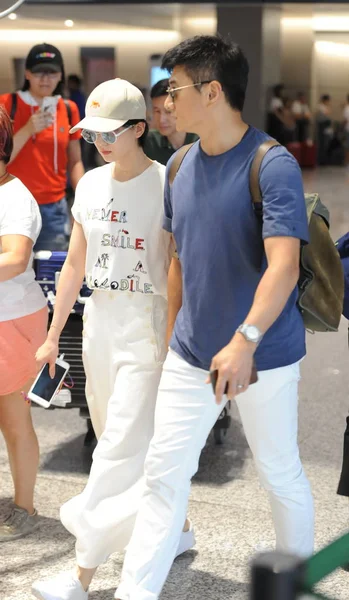 Actrice Chinoise Liu Shishi Son Mari Nicky Sont Photographiés Aéroport — Photo