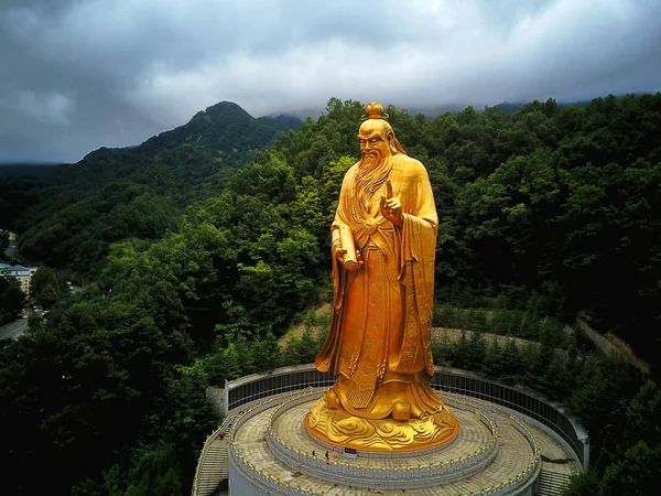 Θέα Στο Άγαλμα Του Λάο Τζου Που Ονομάζεται Επίσης Λαϊζί — Φωτογραφία Αρχείου