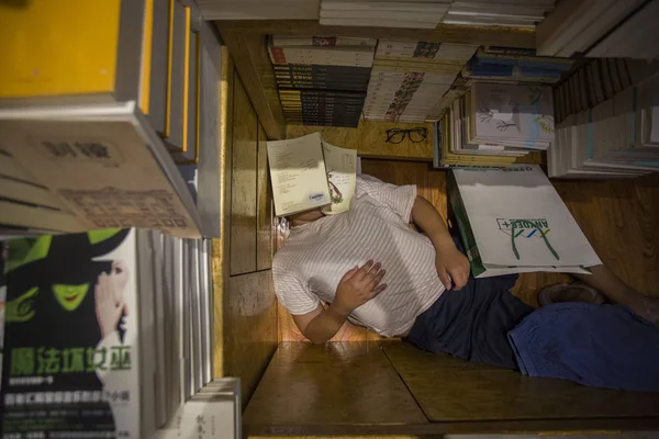 Representa Durmiente Chino Descansando Una Librería Horas Gratis Ciudad Hefei —  Fotos de Stock