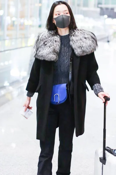 Китайська Актриса Модель Хуан Прибуває Пекінського Міжнародного Столичного Аеропорту Перед — стокове фото