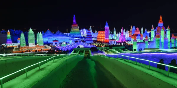 Vista Esculturas Hielo Iluminadas Exhibición Durante Vigésimo Harbin Ice Snow —  Fotos de Stock