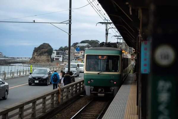 Treno Sulla Enoden Line Entra Nella Stazione Kamakura Koko Mae — Foto Stock