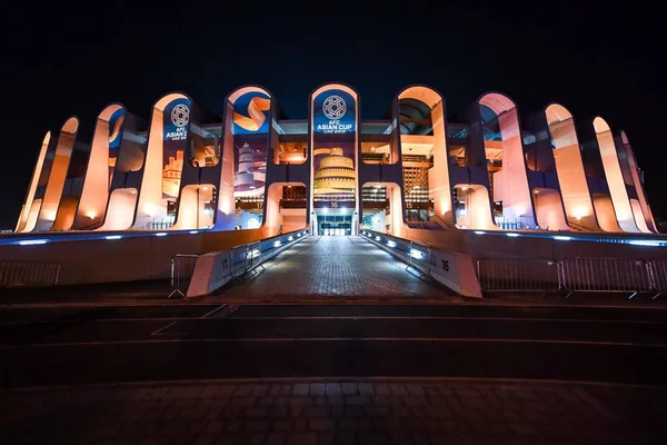 穆罕默德 扎耶德体育场将在2019年非洲亚洲杯的中心舞台上被阿拉伯联合酋长国阿布扎比的灯光照亮 2019年1月8日 — 图库照片