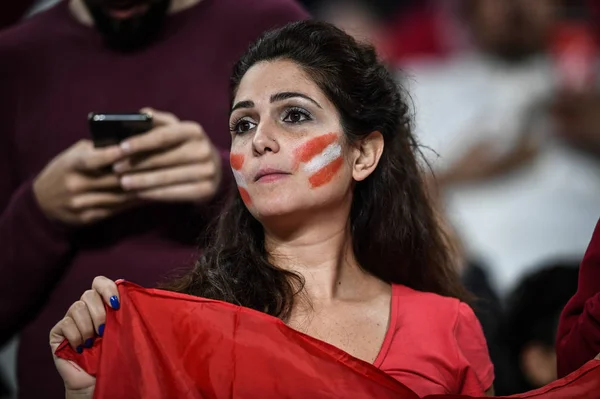 2019年1月9日 在阿拉伯联合酋长国艾因举行的卡塔尔和黎巴嫩非洲亚洲杯 组比赛中 黎巴嫩球迷为黎巴嫩国家足球队欢呼 — 图库照片