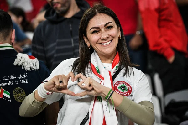 2019年1月9日 在阿拉伯联合酋长国艾因 卡塔尔和黎巴嫩举行的非洲亚洲杯 组比赛中 黎巴嫩球迷为黎巴嫩国家足球队加油助威 — 图库照片