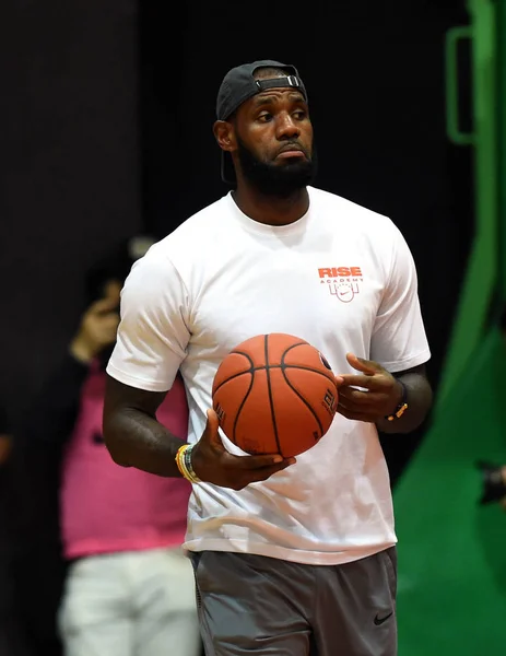 Nba Star Lebron James Cleveland Cavaliers Shows His Basketball Skills — Stock Photo, Image
