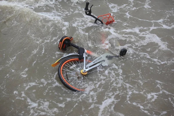 Vélo Service Chinois Partage Vélos Mobike Est Moitié Submergé Alors — Photo