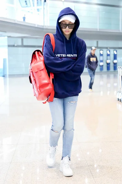 Chinese Singer Actress Victoria Song Song Qian Arrives Beijing Capital — Stock Photo, Image