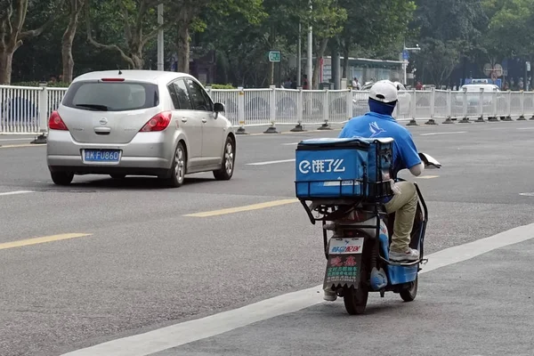 Mensajero Reparto Comida Empresa China Ele Monta Bicicleta Eléctrica Para — Foto de Stock