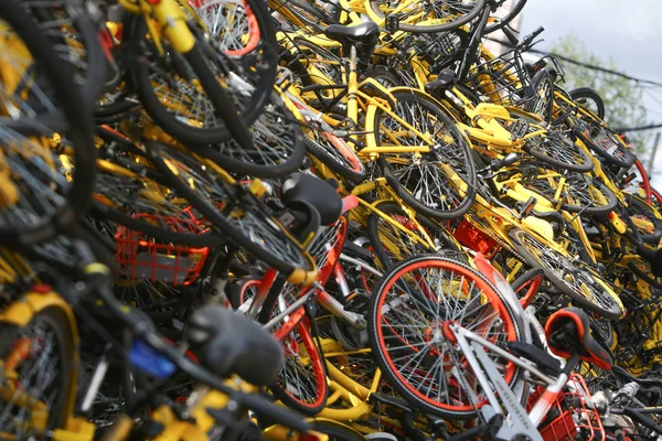 Bicicletas Abandonadas Mobike Naranja Ofo Amarillo Xiaoming Danche Xiaoming Bike —  Fotos de Stock