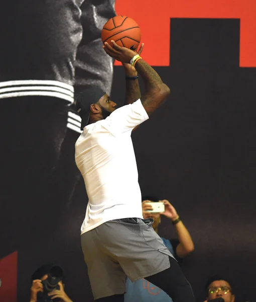 Nba Stjärna Lebron James Cleveland Cavaliers Visar Sin Basket Färdigheter — Stockfoto
