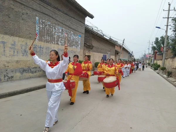 Los Bateristas Actúan Durante Desfile Para Celebrar Admisión Zepeng Máximo — Foto de Stock