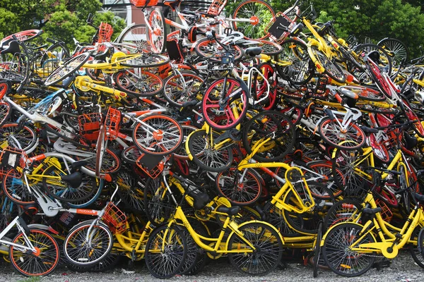 Bicicletas Abandonadas Mobike Laranja Ofo Amarelo Xiaoming Danche Xiaoming Bike — Fotografia de Stock