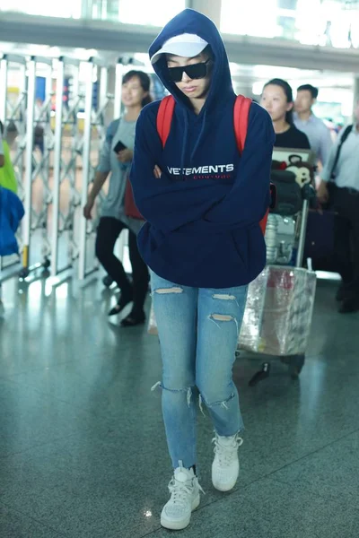 Cantante Attrice Cinese Victoria Song Song Qian Arriva All Aeroporto — Foto Stock