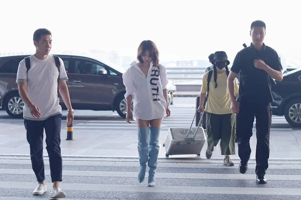 Die Taiwanesische Sängerin Jolin Tsai Auf Dem Internationalen Flughafen Der — Stockfoto