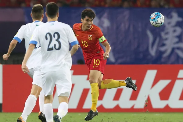 Zheng Zhi China Right Kicks Ball Uzbekistan Group Match Uzbekistan — Stock Photo, Image