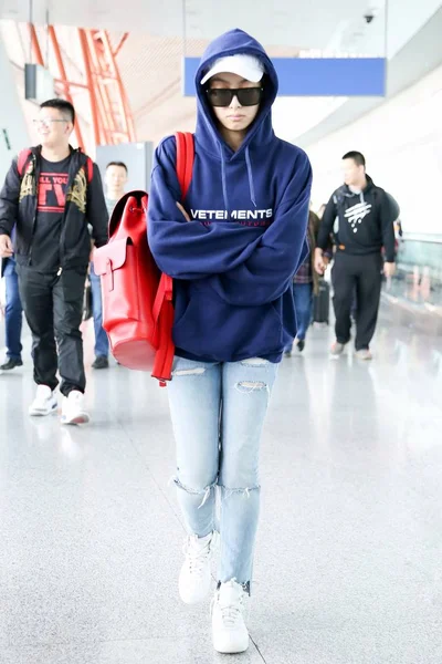 Chanteuse Actrice Chinoise Victoria Song Song Qian Arrive Aéroport International — Photo