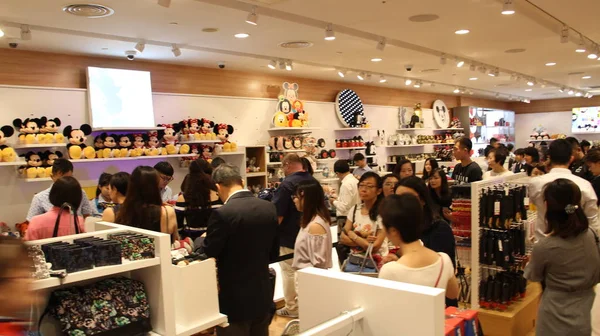 Los Clientes Congregan Para Comprar Segunda Tienda Disney China Hkri — Foto de Stock