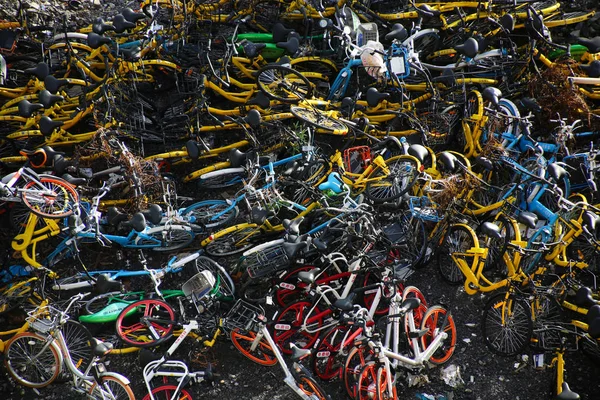 Elhagyott Kerékpár Mobike Narancssárga Ofo Sárga Xiaoming Danche Vagy Xiaoming — Stock Fotó