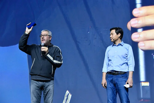 French Designer Philippe Starck Left Introduces Xiaomi Mix Smartphone Lei — Stock Photo, Image