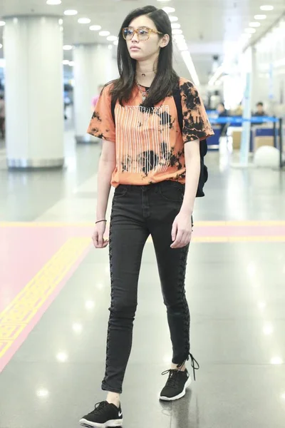 Κινεζική Supermodel Mengyao Καλύτερα Γνωστός Ming Απεικονίζεται Στο Διεθνές Αεροδρόμιο — Φωτογραφία Αρχείου