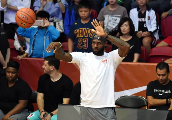 Gwiazda Nba Lebron James Cleveland Cavaliers Pokazuje Swoje Umiejętności Koszykówkę — Zdjęcie stockowe