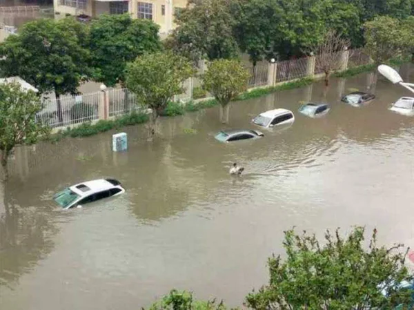 Cars Half Submerged Flooded Area Typhoon Hato Dongguan City South — Stock Photo, Image
