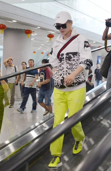 Kinesisk Sångerska Yuchun Avbildas Beijing Capital International Airport Beijing Kina — Stockfoto