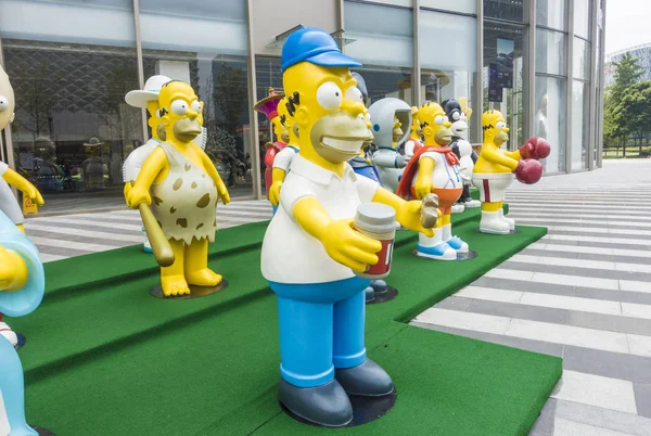 Esculturas Tamanho Real Personagens Sitcom Animada Americana Simpsons São Retratadas — Fotografia de Stock