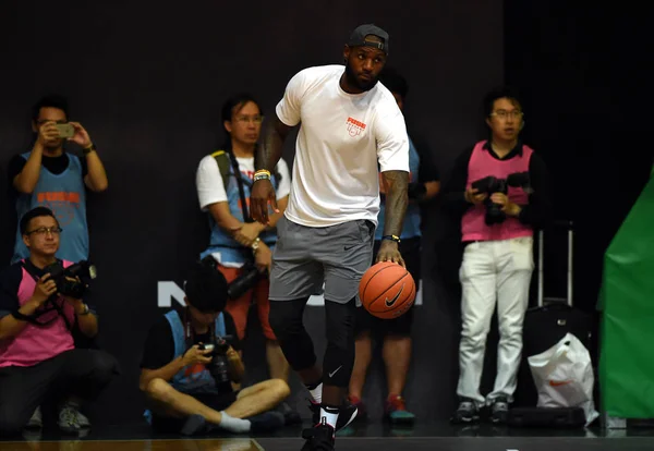 Nba Star Lebron James Cleveland Cavaliers Shows His Basketball Skills — Stock Photo, Image