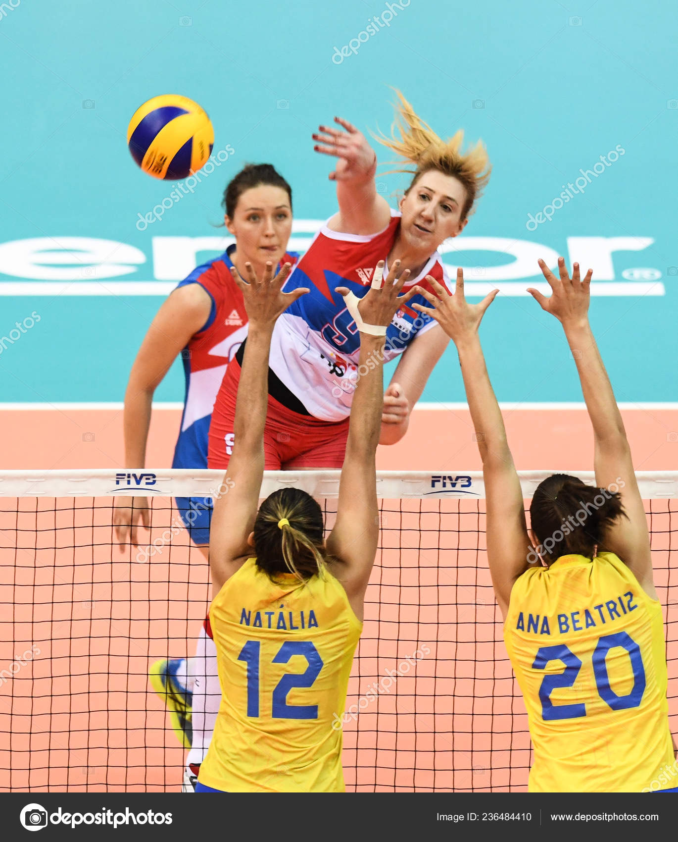 Natalia Pereira Sinistra Ana Beatriz Correa Del Brasile Spuntano