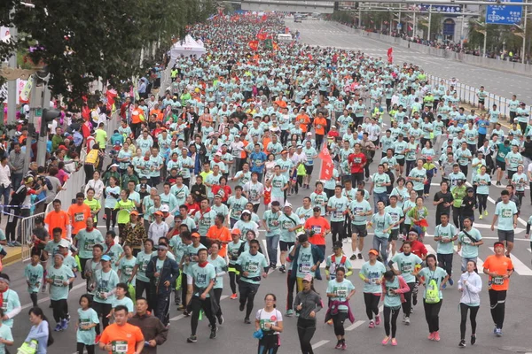 Uczestnicy Konkurują 2017 Harbin Międzynarodowy Maraton Mieście Harbin Chiny Północno — Zdjęcie stockowe