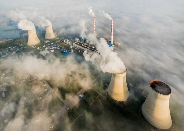 Καπνός Απαλλάσσεται Από Τις Καμινάδες Στο Jiangsu Xutang Μονάδα Παραγωγής — Φωτογραφία Αρχείου