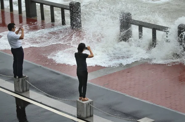 Local Residents Take Photos Huge Wave Caused Strong Wind Influenced — Stock Photo, Image