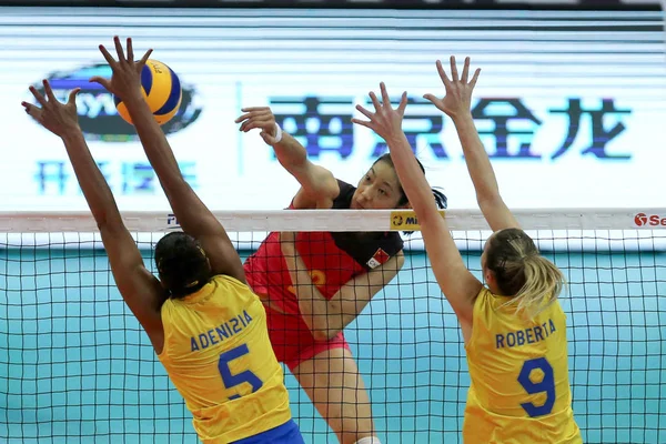 Zhu Ting China Back Right Spikes Brazil Match Fivb Volleyball — Stock Photo, Image
